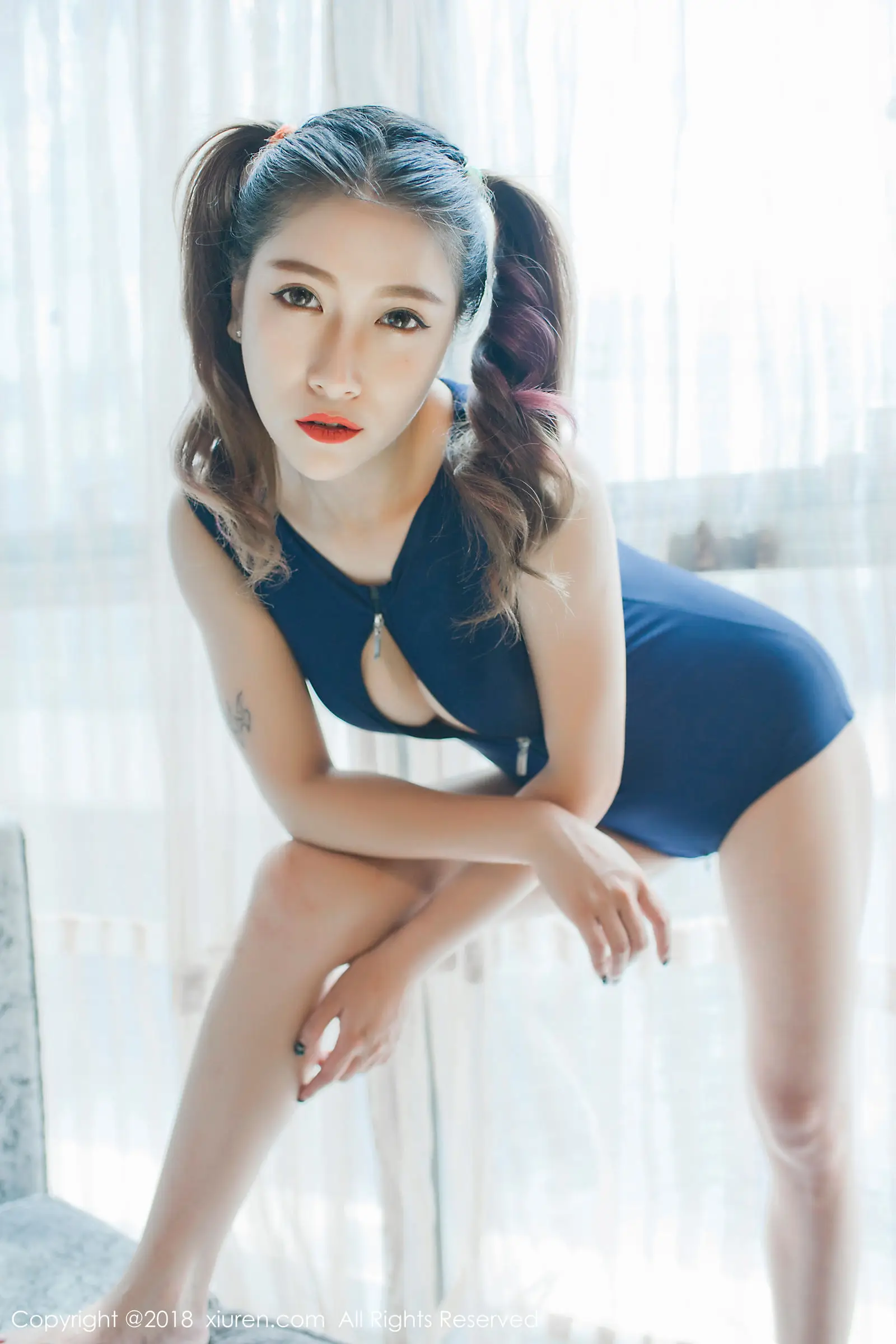 性感写真真人集[顶通]韩漫全集-御姐范美女杜花花性格开朗，妖娆妩媚性感蓝色开胸比基尼和日系连体泳衣无删减无遮挡章节图片 